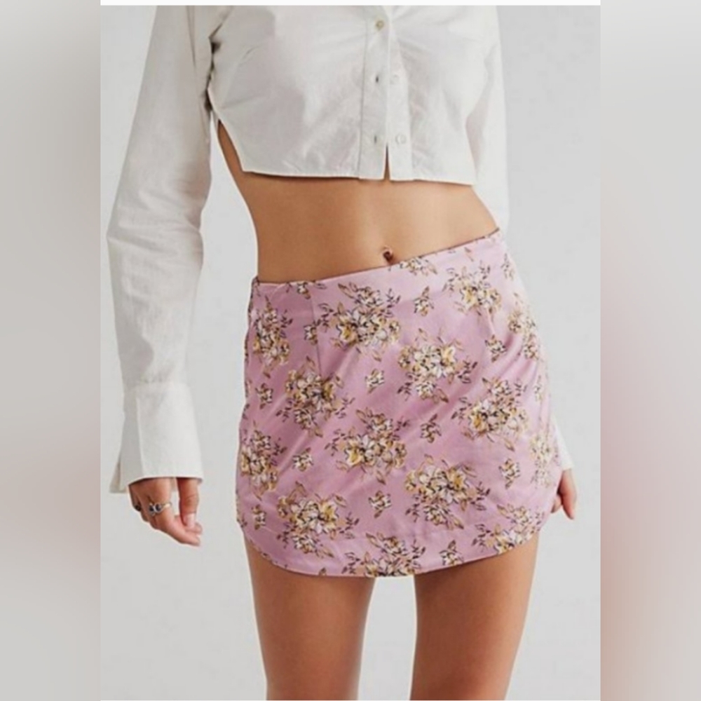 NWT❤️‍🔥Free People 🩷Pink Floral Embroidered Satin Skirt ✨Size 12